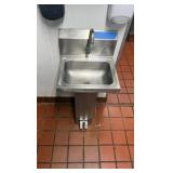 AERO sink 17w x 15 1/4d x 39h