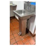 AERO sink 17w x 15 1/4d x 39h