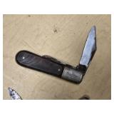 Lot of Pocket Knives including Barlow and Sabre Vintage Knives