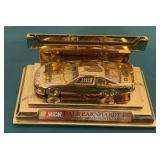 Two Pit Road Dioramas, Ornament, Car on Display