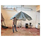 Patio umbrella with tilt mechanism