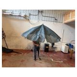 Patio umbrella with tilt mechanism