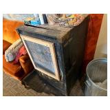 Steamer Trunk Display unit