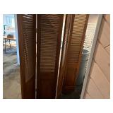 2 wooden dividers