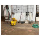 Mixed lot of cleaing equipment