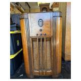 Very Nice Vintage PHILCO Floor Model Radio