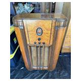 Very Nice Vintage PHILCO Floor Model Radio