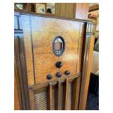 Very Nice Vintage PHILCO Floor Model Radio