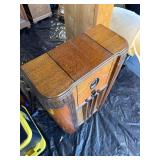 Very Nice Vintage PHILCO Floor Model Radio