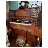 Very Nice Working Antique Oak Epworth Organ - Williams Organ Company
