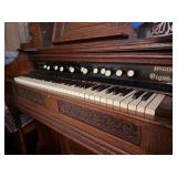Very Nice Working Antique Oak Epworth Organ - Williams Organ Company