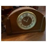 LARGE Lot of Vintage & Antique Mantel & other Clocks