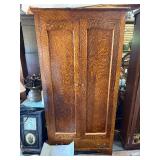 Very Nice Tiger Oak Cabinet w/Shelves