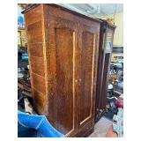 Very Nice Tiger Oak Cabinet w/Shelves