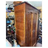 Very Nice Tiger Oak Cabinet w/Shelves