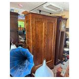 Very Nice Tiger Oak Cabinet w/Shelves