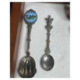 Souvenir VTG Collectibles Mixed Lot - Assorted Keychains, Mini Dominos, Spoons & Memorabilia in Case