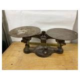 Antique Cast Iron Balance Scale Double Pan 16 oz Countertop