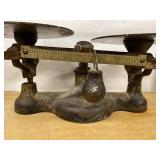Antique Cast Iron Balance Scale Double Pan 16 oz Countertop