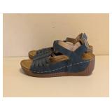 WOMENS SANDALS SIZE 4 BLUE