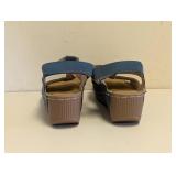 WOMENS SANDALS SIZE 4 BLUE