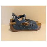 WOMENS SANDALS SIZE 4 BLUE