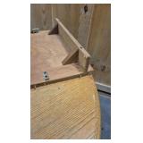 round dining table