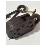 Winchester Padlock w/ 2 Working Keys