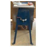 Vacuum hold down table