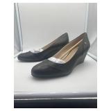 Brand New - Life stride black heels closed-toed shoe women's size 7