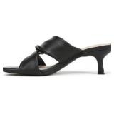 Brand New - Women’s nori sandal size 5