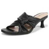 Brand New - Women’s nori sandal size 5