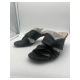 Brand New - Women’s nori sandal size 5