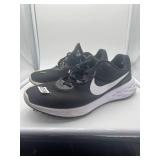 Nike Boys Revolution 6 Running Shoes, Black/White Size 11