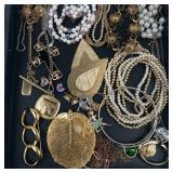 Mixed Fashion Jewelry Assortment in Tray