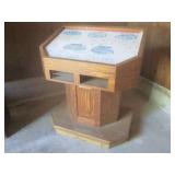 (UD2) Vintage Wood Information Stan...