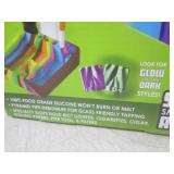 (CS) 12 Silicone Pyramid Ashtrays 2...