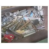 (EW3) Vintage Metal 17" Tool Box wi...