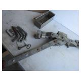 Comalong, Pins