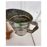 Vintage Kitchen Utensil Set - Bromwell Measuring Sifters & Wooden Rack