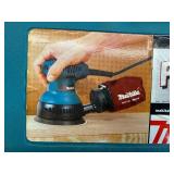 Random Orbit Sander - Makita BO5010KX 5in 15 Disc Kit