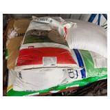 Grass Seed & Lawn Fertilizer Mixed Lot - content quantities unverified