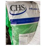 Grass Seed & Lawn Fertilizer Mixed Lot - content quantities unverified