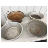VTG Metal Mixing Bowls/Planters Set of 4