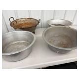 VTG Metal Mixing Bowls/Planters Set of 4