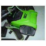 Greenworks Cordless Backpack Blower with 80 Volt 4,0 Ah Battery Powers on