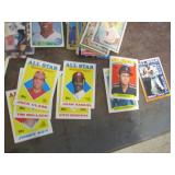 Assortment of star baseball cards...
