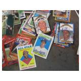 Assortment of star baseball cards...
