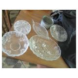 Vintage clear glass serving bowls a...