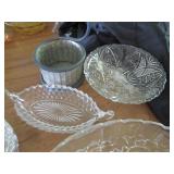 Vintage clear glass serving bowls a...